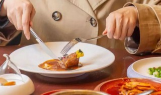 吃牛排的礼仪有哪些（吃牛排的礼仪有哪些呢）