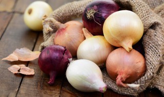 哪些人不能吃洋葱（哪些人不能吃洋葱炒木耳）