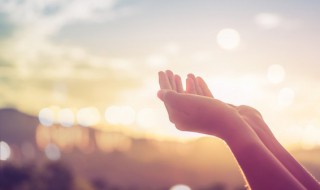 节日发给晚辈的祝福语短信（节日发给晚辈的祝福语短信怎么发）