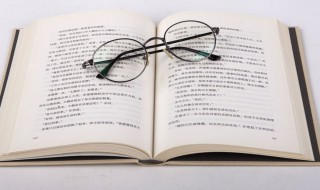 林壑敛暝色云霞收夕霏的意思（松径丹霞染,幽壑白云归的意思）