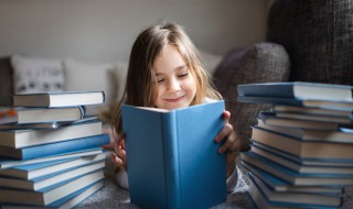水溢芙蓉沼花飞桃李蹊的意思（水溢芙蓉沼,花飞桃李蹊什么意思）