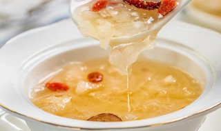 煮的银耳汤为什么是黄(为什么熬的银耳汤发黄)