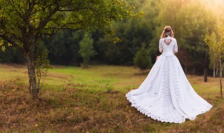 婚纱怎么选择（婚纱怎么选择尺寸）