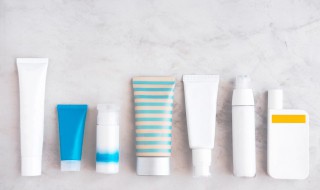 新手洗面奶怎么挑选（洗面奶如何挑选）