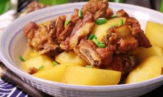 正宗排骨炖土豆的做法（正宗排骨炖土豆的做法大全）