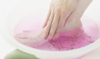 脚心发烫睡不着最快解决方法（晚上脚心发热睡不着觉是什么原因）