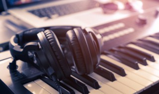 男人哭吧哭吧不是罪下一句 男人哭吧哭吧不是罪什么意思