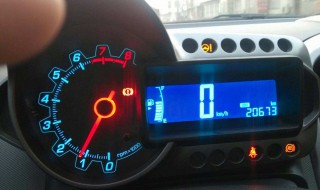 车辆启动瞬间ABS灯亮是什么原因（车辆启动瞬间abs灯亮是什么原因引起的）