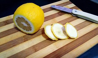 新鲜的柠檬要不要放在冰箱冷藏室里