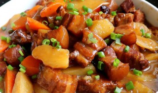 家常土豆炒猪肉怎么做（家常土豆炒猪肉怎么做好吃）