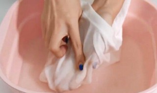白衣服弄到机油怎么洗 白衣服弄到机油怎么洗的掉啊