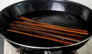 筷子用热水煮变红水有毒吗 筷子用热水煮变红水有毒吗视频
