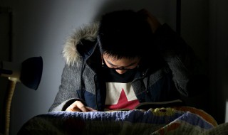 at的用法（at的用法和搭配）