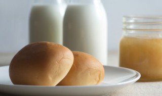 用电饭锅做面包的方法（用电饭锅做面包的方法窍门）