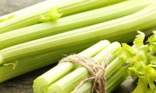 黑木耳炒芹菜做法(黑木耳炒芹菜做法视频)