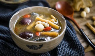 蘑菇黄芪炖鸡汤做法(蘑菇当归黄芪炖鸡汤的做法大全)