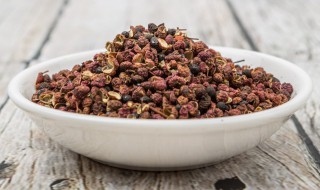 房前屋后为什么不能种花椒树（花椒树镇宅辟邪）