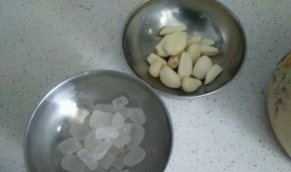 冰糖蒸蒜的功效与作用及制作方法 冰糖蒸蒜的功效与作用及制作方法窍门