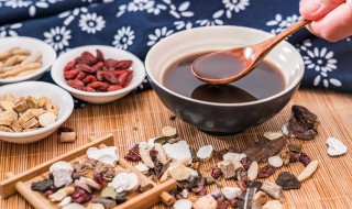 喝中药忌口哪些食物发物（喝中药忌口哪些食物发物不能吃）