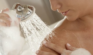 男女如何洗冷水澡（男女如何洗冷水澡视频）