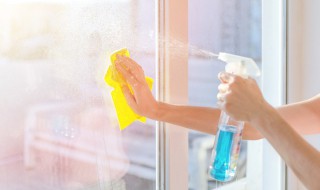 油腻腻的窗户巧清洁 窗户油污拿什么洗