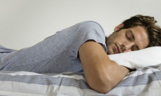 梦见别人游泳的征兆（梦见别人游泳是什么预兆）