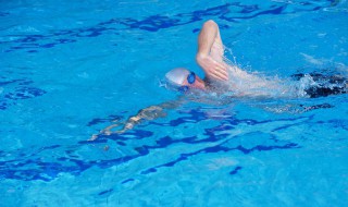 自由泳二次打腿技巧视频教程 自由泳二次打腿技巧