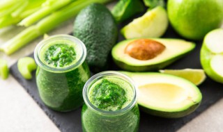 牛油果熟了里面有褐色能吃吗（牛油果熟了以后里面有黑的）