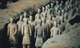 兵马俑本来的颜色是（兵马俑本来的颜色是什么色当时怎样保存）