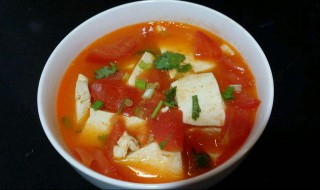 西红柿豆腐花汤的功效与作用 西红柿豆腐花汤的功效与作用是什么