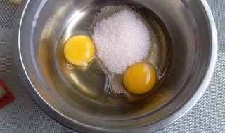 煮好的鸡蛋放白糖有什么作用（煮的鸡蛋放白糖和水一起吃可以吗）