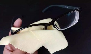 擦眼镜的正确方法
