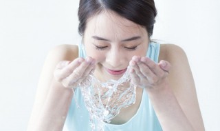 洗脸皮肤变白方法（怎样洗脸可以使脸变白）