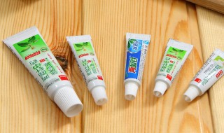 飞机上可以带牙膏和洗面奶吗（坐飞机可以带牙膏和洗面奶吗）