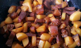 五花肉烧土豆（五花肉烧土豆视频）