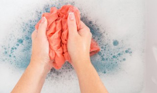 衣服上的胶水怎么洗 衣服的胶水怎么洗掉
