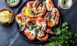 啤酒和海鲜一起吃会食物相克吗? 啤酒和海鲜能不能一起吃?