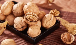 核桃皮的功效与作用及食用方法（核桃仁外面的皮的功效与作用）