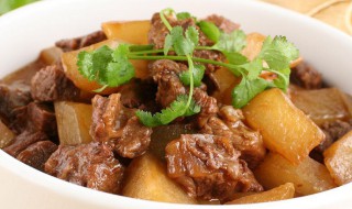牛腩炖萝卜怎么做（萝卜炖牛腩的做法 最正宗的做法）