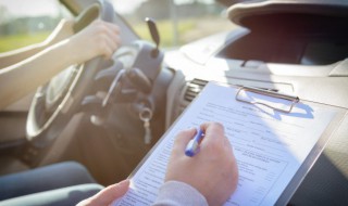 驾驶过程中如何防止在高速中爆胎（预防高速爆胎的主要措施）