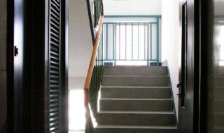 房门对着楼梯口好吗（房门对着楼梯口好吗?）