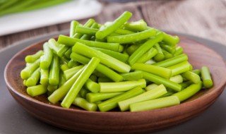 蒜台炒鸡蛋的做法（蒜台炒鸡蛋的做法?）