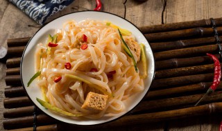 快手自制凉皮的做法(家庭自制凉皮的做法视频)