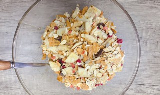 蜂蜜拌坚果麦片的做法(蜂蜜拌坚果怎么做)