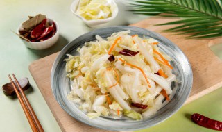 油渣鸡蛋炒白菜的做法 油渣炒白菜的家常做法