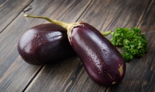青茄子和紫茄子的区别(茄子四种人不宜吃)