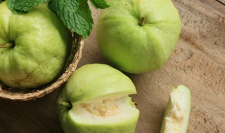 青芭乐怎么吃 青芭乐怎么吃最好吃