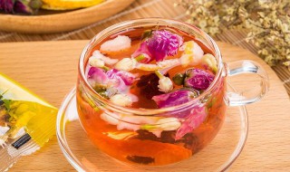 玫瑰花和什么搭配泡水好（玫瑰花和什么搭配泡水好呢）