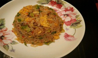 蛋炒饭怎么做好吃不上火 蛋炒饭怎么做好吃不上火窍门