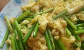 蒜苔炒鸡蛋的做法（蒜苔炒鸡蛋的做法文字）